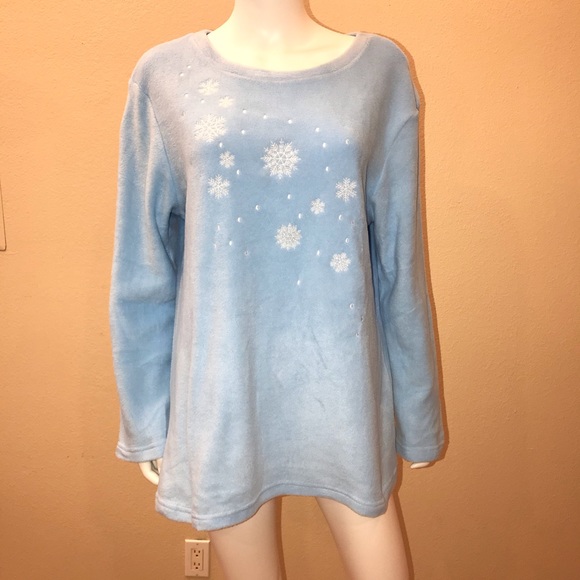 Tops - Cuddle Soft Fleece Pullover Embroidered Snowflakes